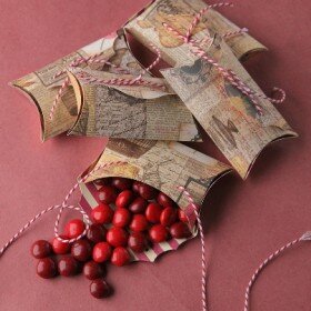 Paper gift box from Where Women Create and Sizzix